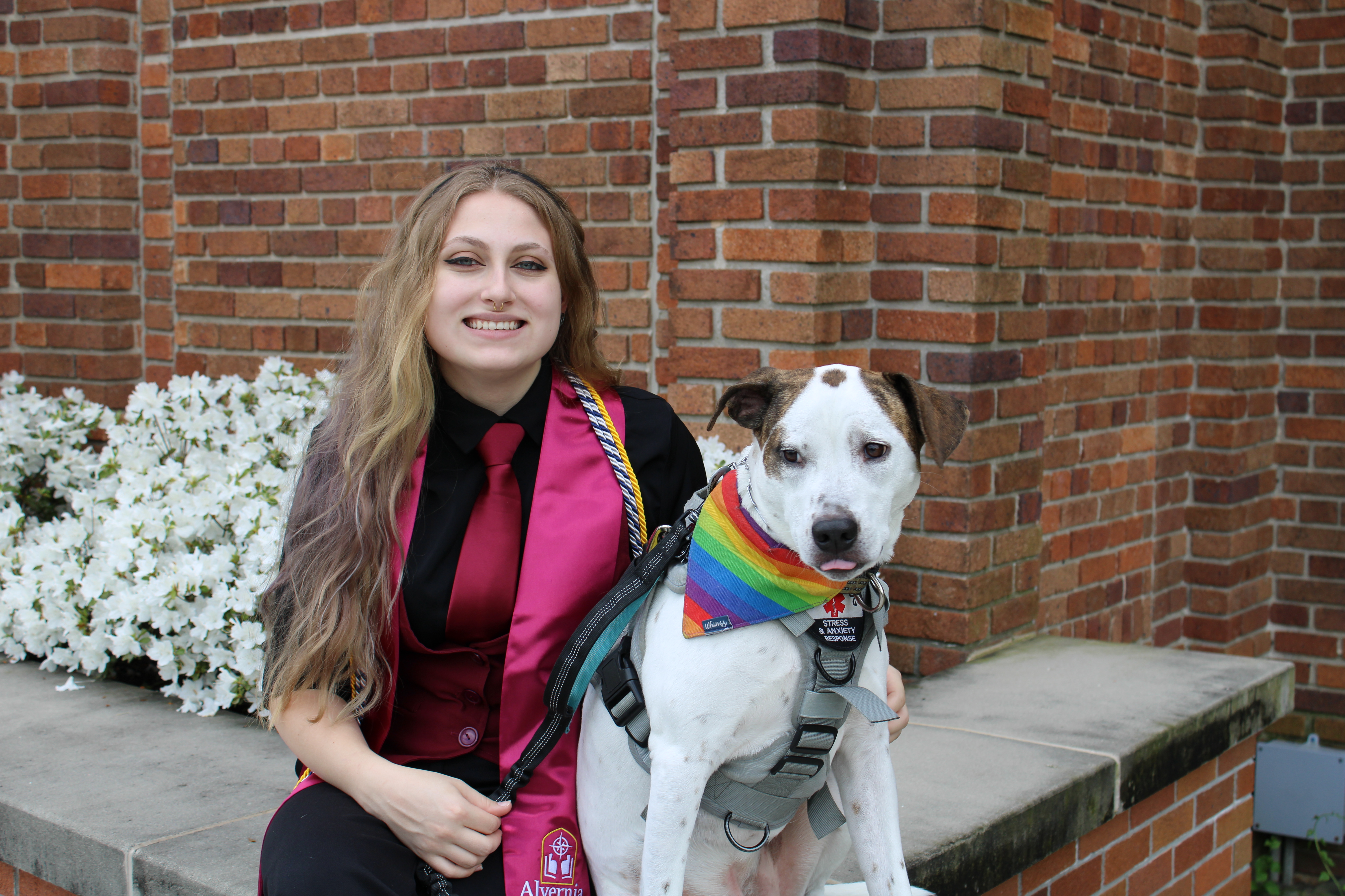 Sara Hallameyer '24 and Edoras "Eddie" the Golden Guide Dog