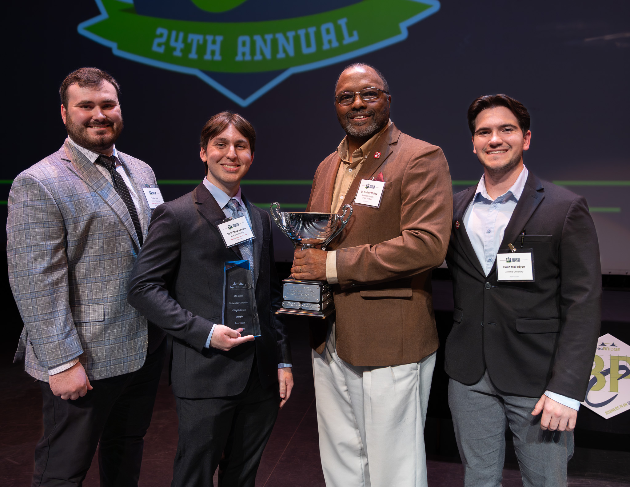 Learn2Inject O'Pake INstitute Fellows, Engineering Students Win Business Plan Competition