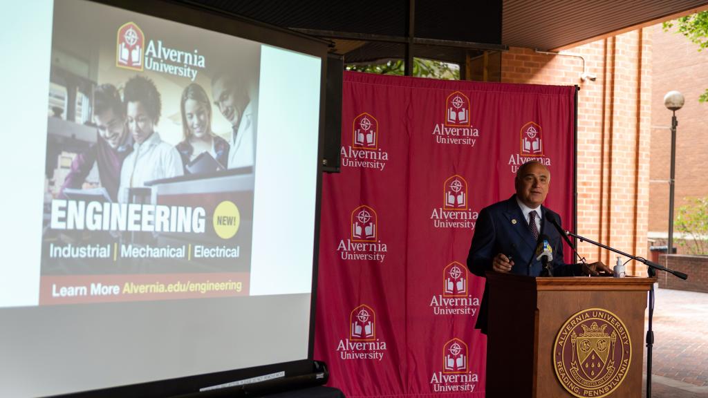 President Loyack reveals the engineering programs at 401 Penn St. in downtown Reading.