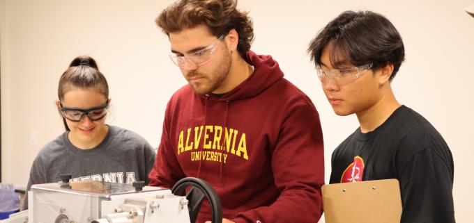 Alvernia students in one of the school's engineering labs.