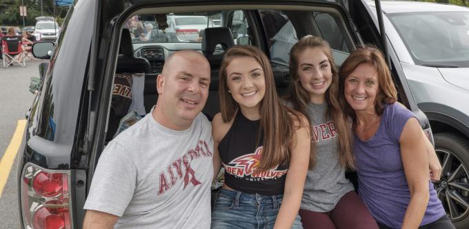 An Alvernia family on campus.