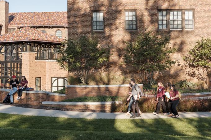 Honors students walk to a class in Francis Hall