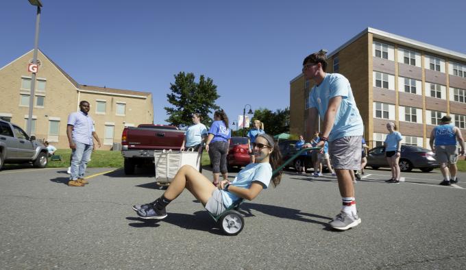 Volunteer fun on move in day 