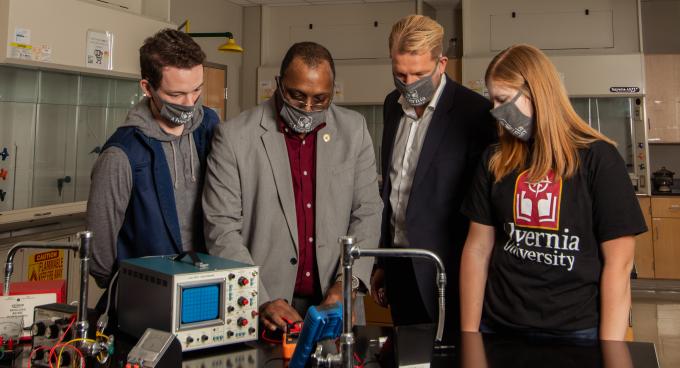 Brett Berger ’22, Dr. Rodney Ridley, Joern Tinnemeyer and Leah Kemper ’21 work with engineering equipment in an Alvernia lab.