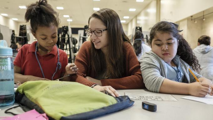 Student volunteer at Millmont Elementary 