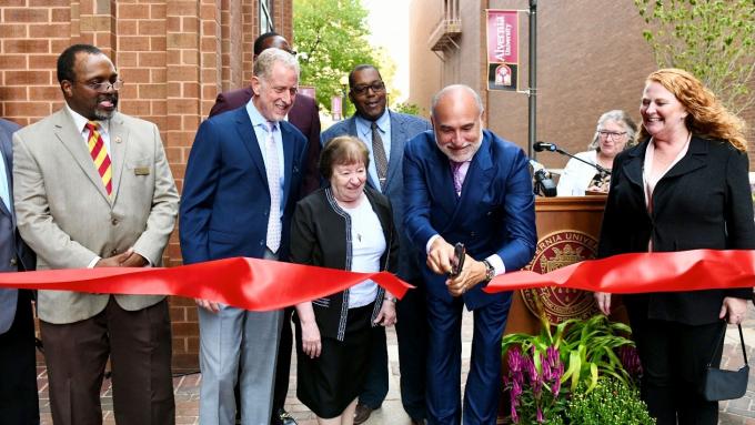 401 Penn Street Ribbon Cutting