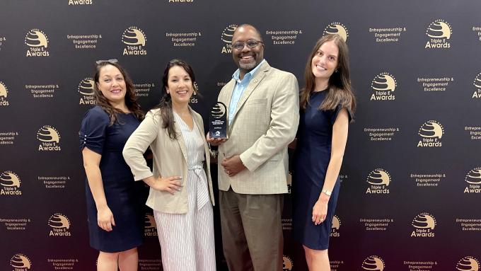 alvernia-university-aceeu-triple-e-awards-male-entrepreneur-of-the-year-rodney-ridley-opake-institute 