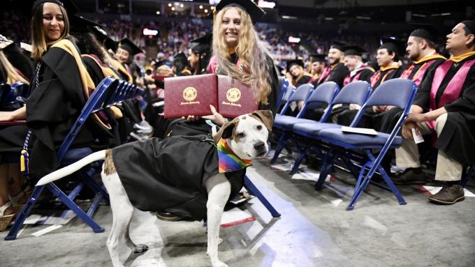 Sara Hallameyer '24 and Edoras graduation