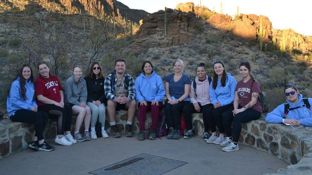 A group of students on an Alternative Break.